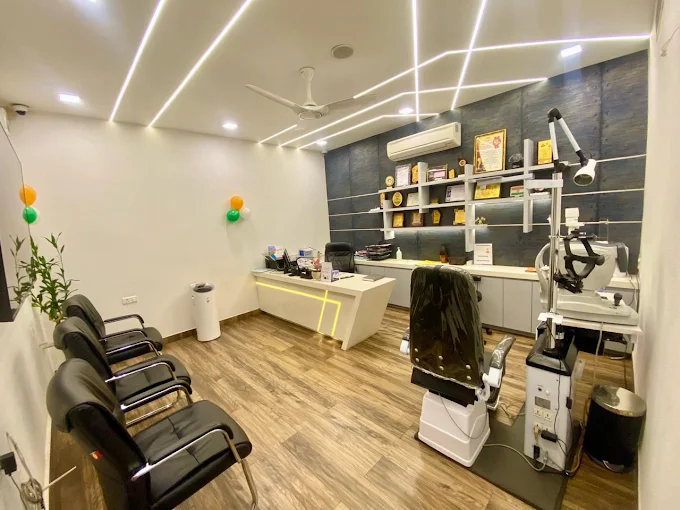 eye specialist doctor in jhansi