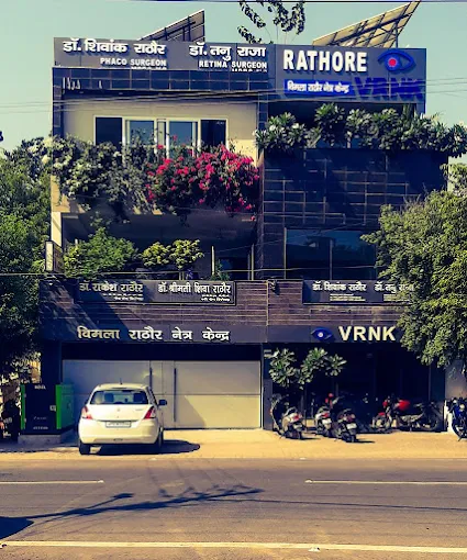 dr rathore eye specialist jhansi